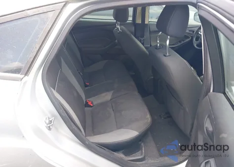 2012 Ford Focus Se z USA, uszkodzony, nr VIN 1FAHP3K28CL106235